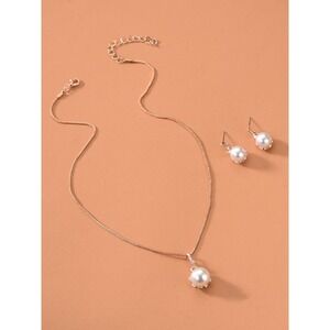 Pearl Earring and Necklace Fashion Jewelry Set